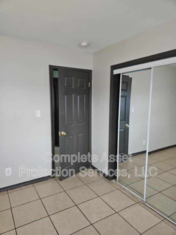 3707 S Liverpool Rd - Photo 5 of 25