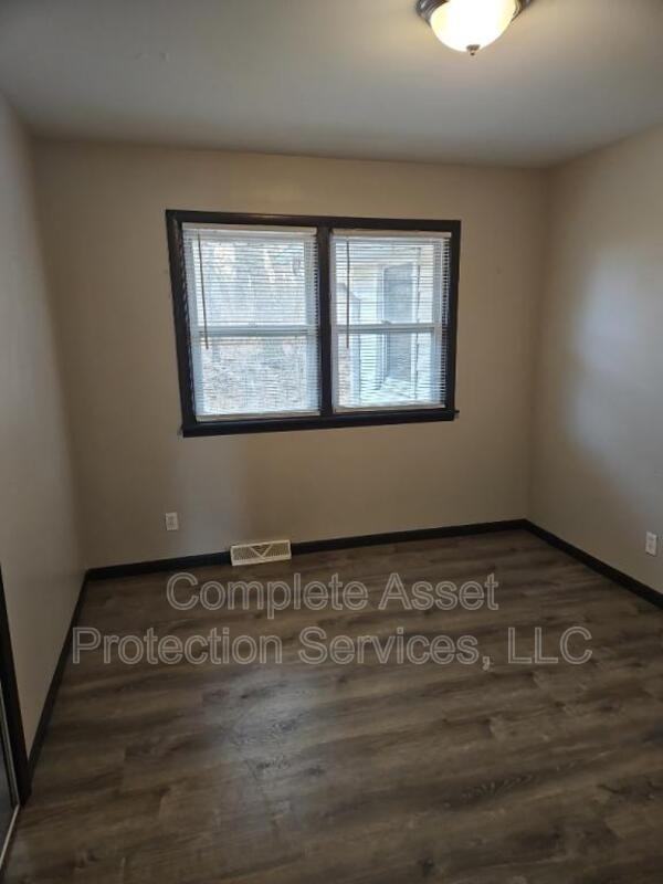 3707 S Liverpool Rd - Photo 7 of 25