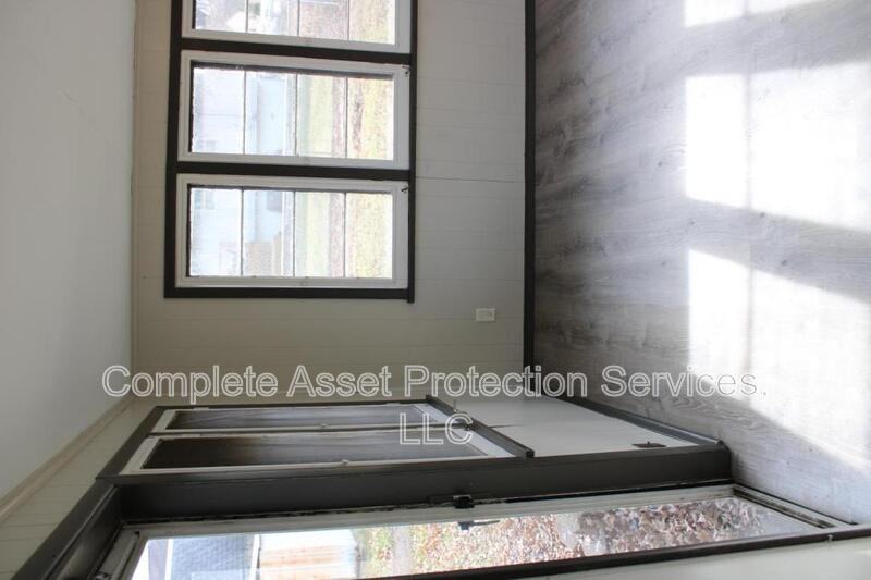 306 Chestnut St - Photo 2 of 10