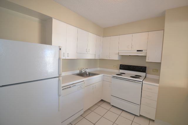 2555 N Clark St #1208 - Photo 2 of 20