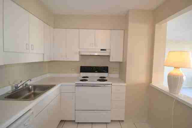 2555 N Clark St #1208 - Photo 3 of 20