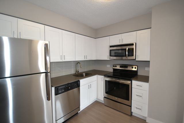 2555 N Clark St #908 - Photo 3 of 20