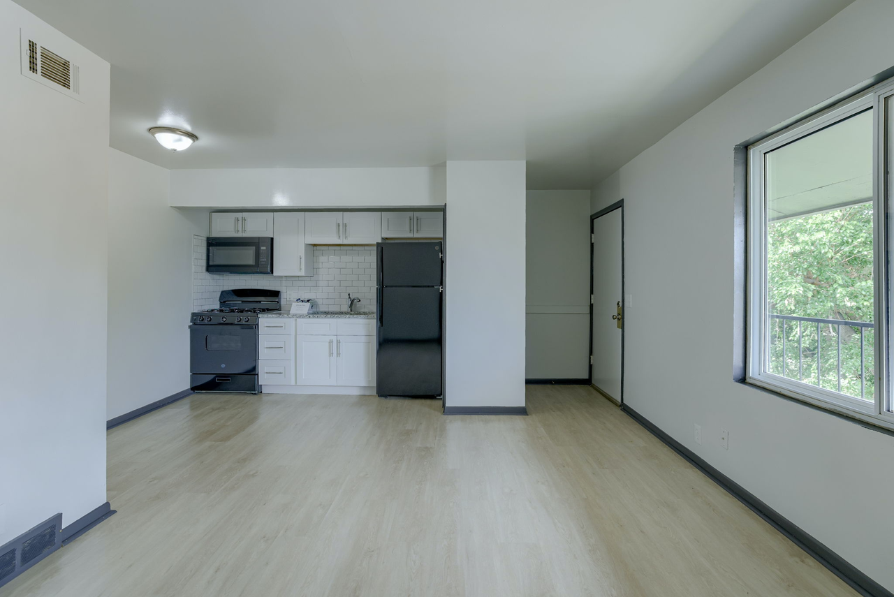 4505 LAFAYETTE AVENUE - Photo 4 of 19