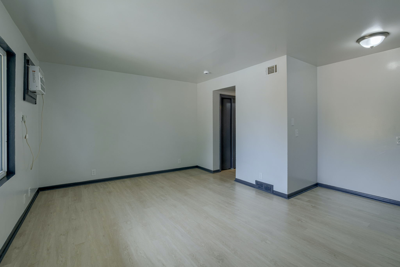 4505 LAFAYETTE AVENUE - Photo 7 of 19