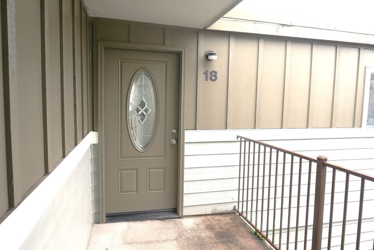 Trees Apartment Available Now - Photo 2 of 18