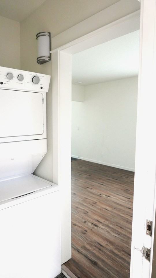 Trees Apartment Available Now - Photo 3 of 18