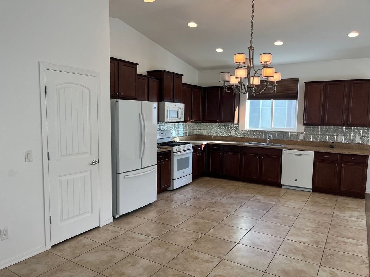 6228 Goldfinch Dr - Photo 3 of 24