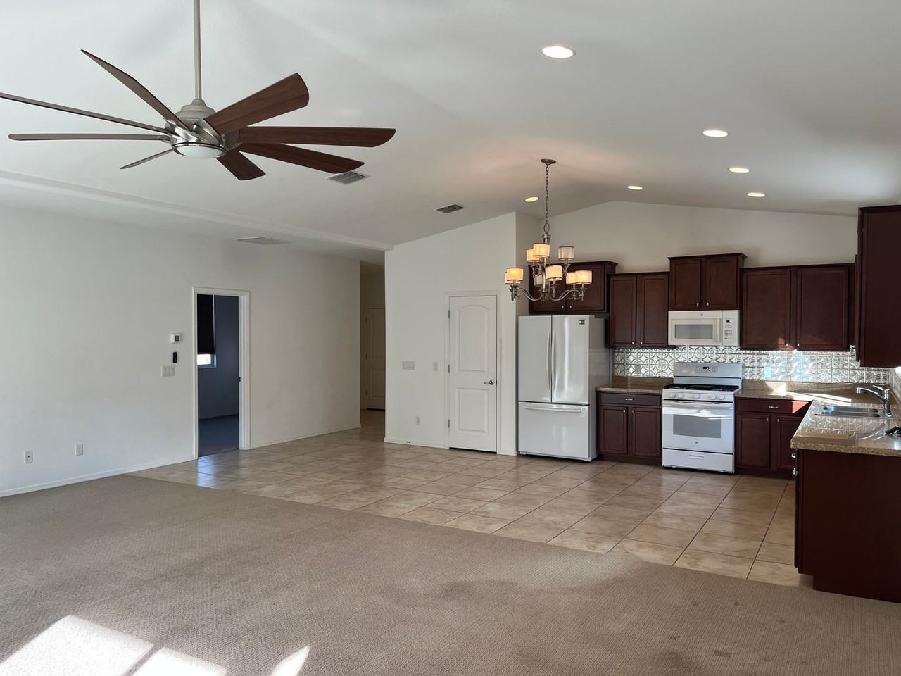 6228 Goldfinch Dr - Photo 4 of 24