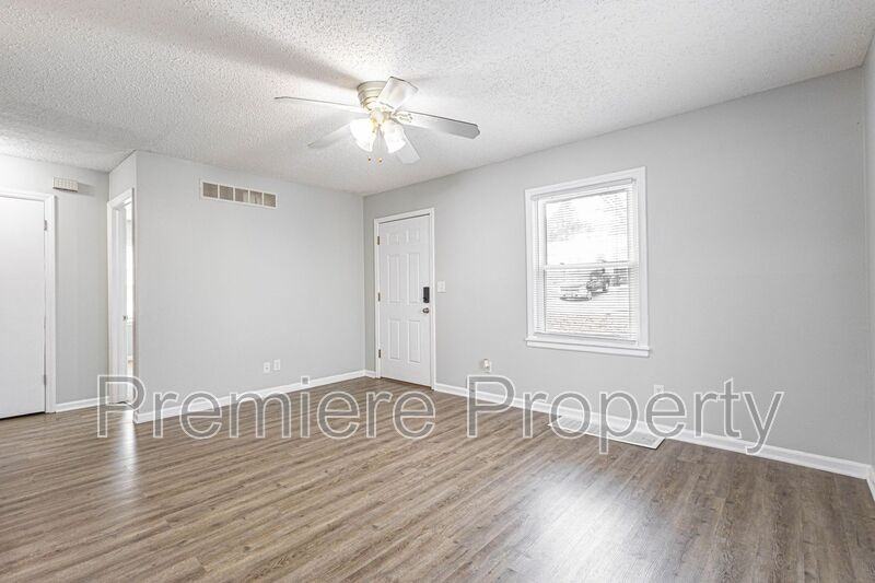 3025 S Norwood Ave - Photo 2 of 12