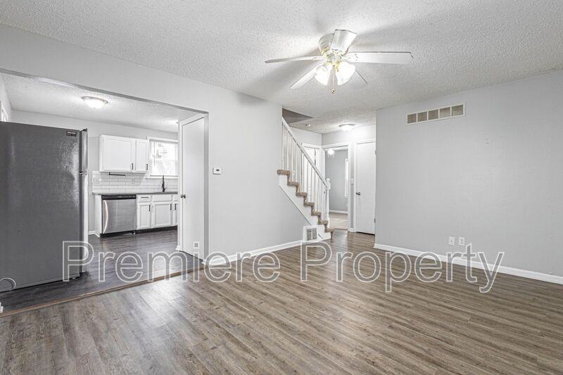 3025 S Norwood Ave - Photo 3 of 12