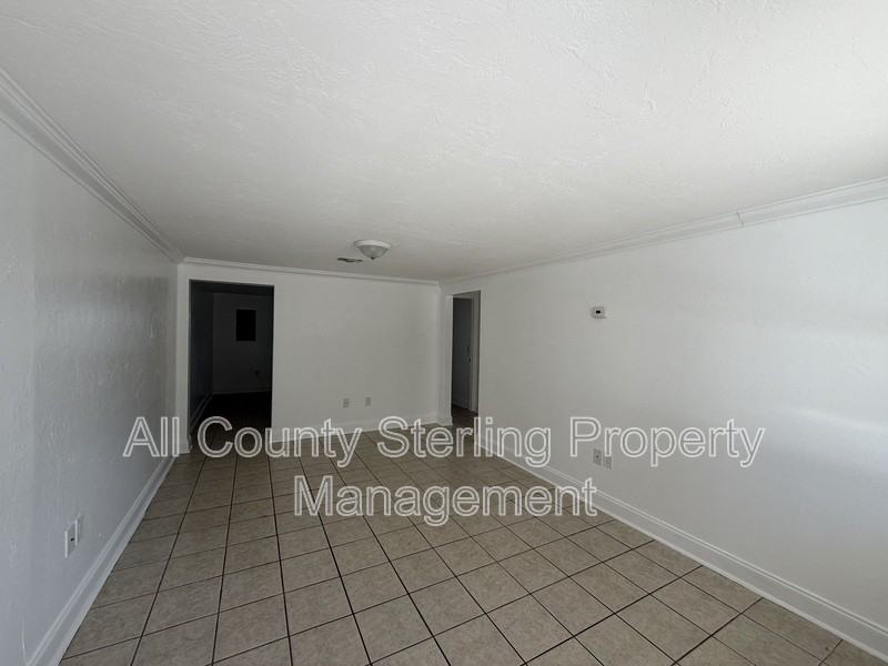 201 Se Beech St #102 - Photo 2 of 10