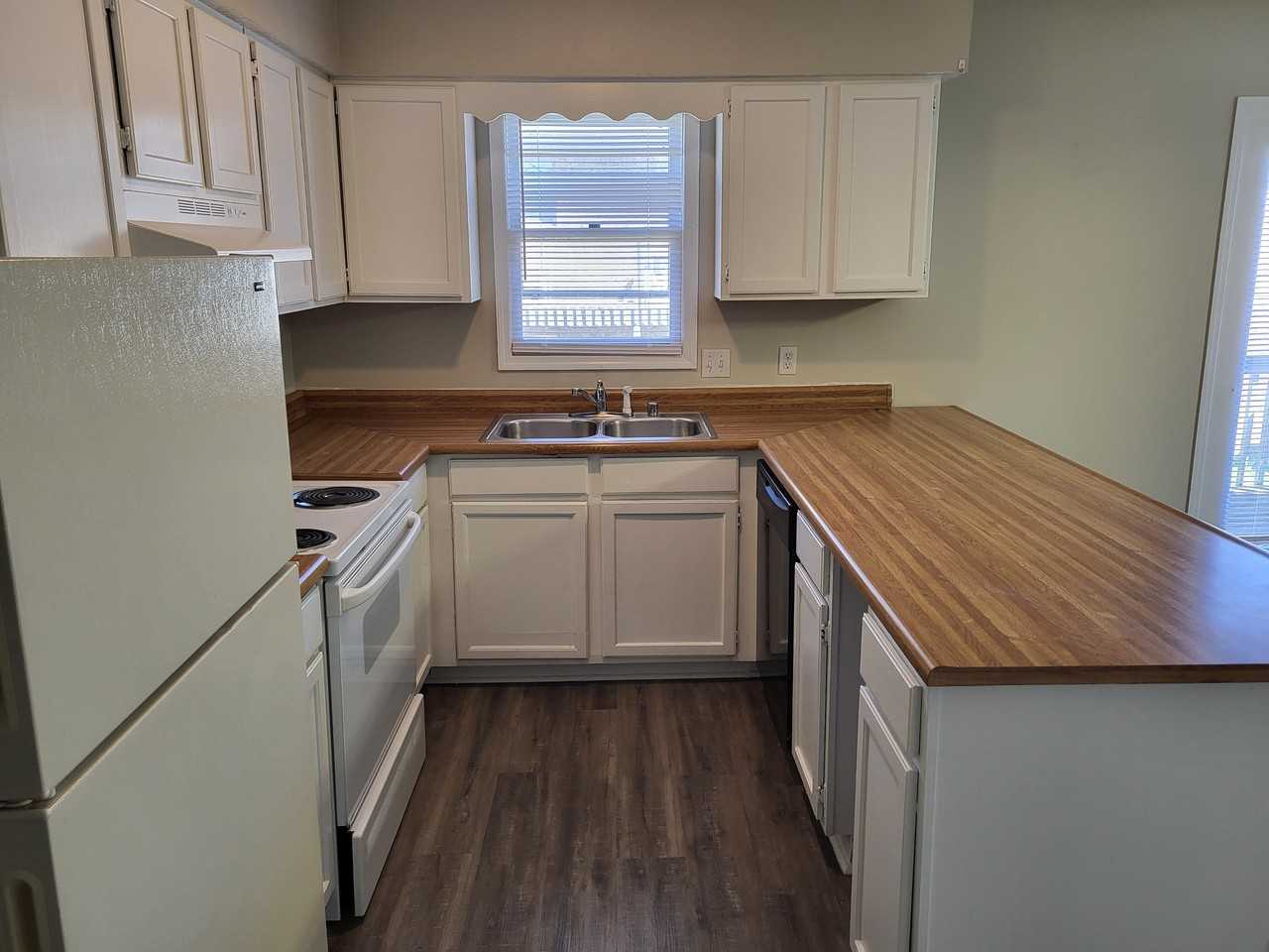 1657 Foxhaven Court - Photo 3 of 7