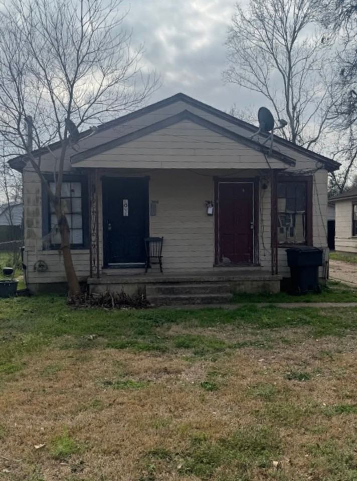 704 Carrollton St - Photo 2 of 11
