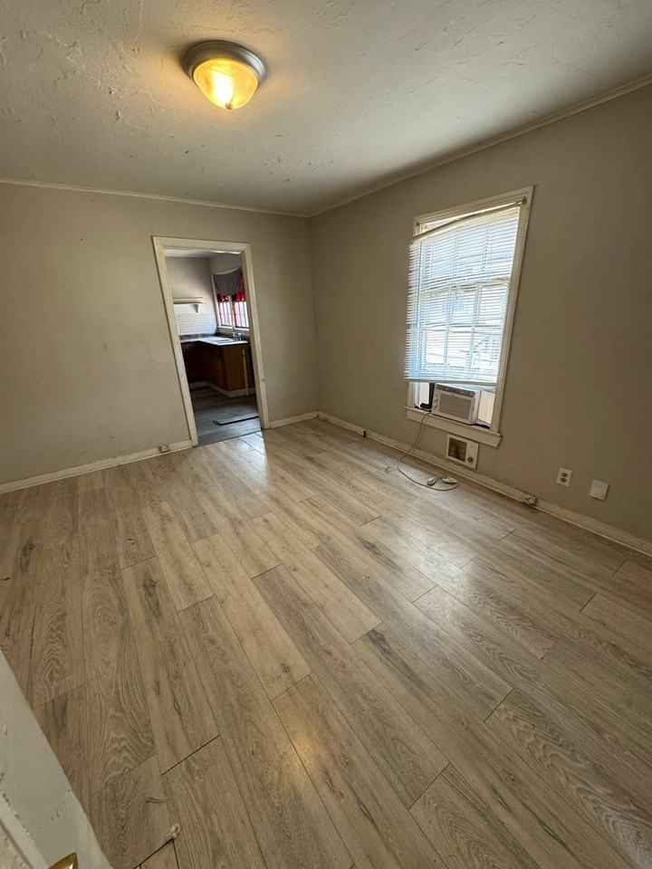 704 Carrollton St - Photo 3 of 11