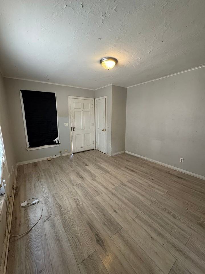 704 Carrollton St - Photo 4 of 10