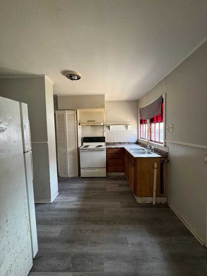 704 Carrollton St - Photo 5 of 10