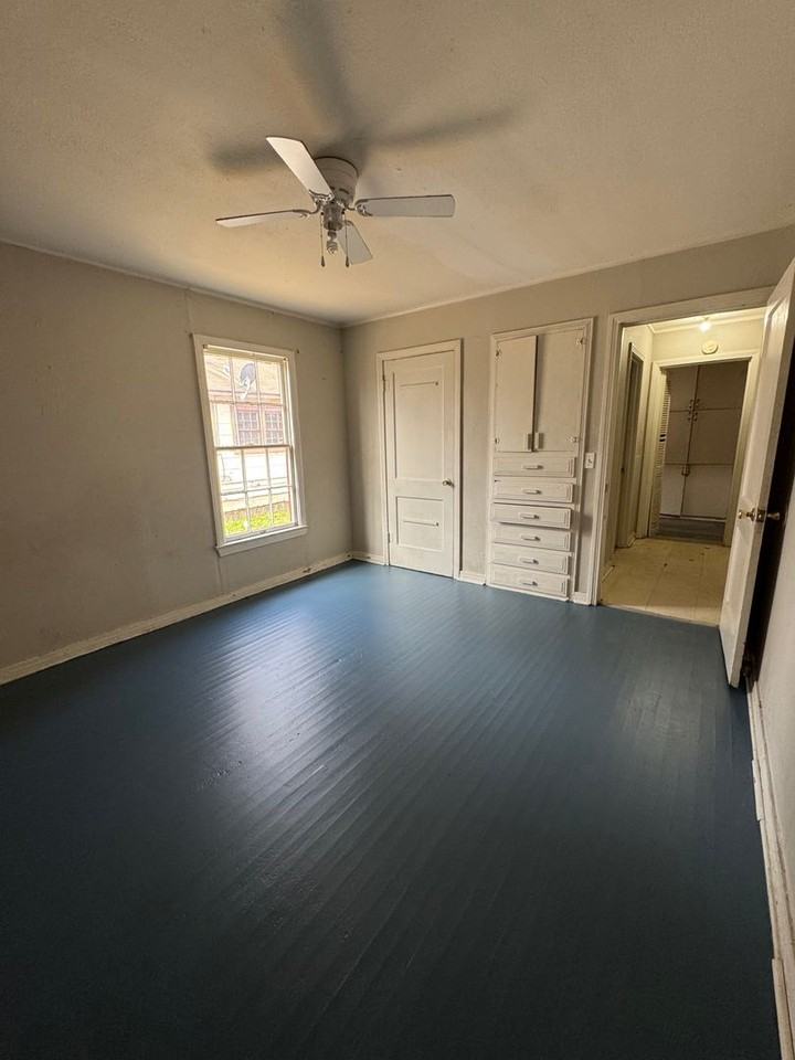 704 Carrollton St - Photo 6 of 10