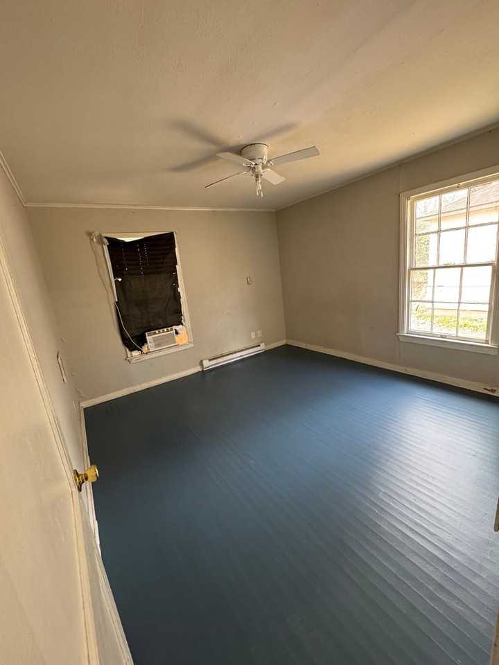 704 Carrollton St - Photo 7 of 10