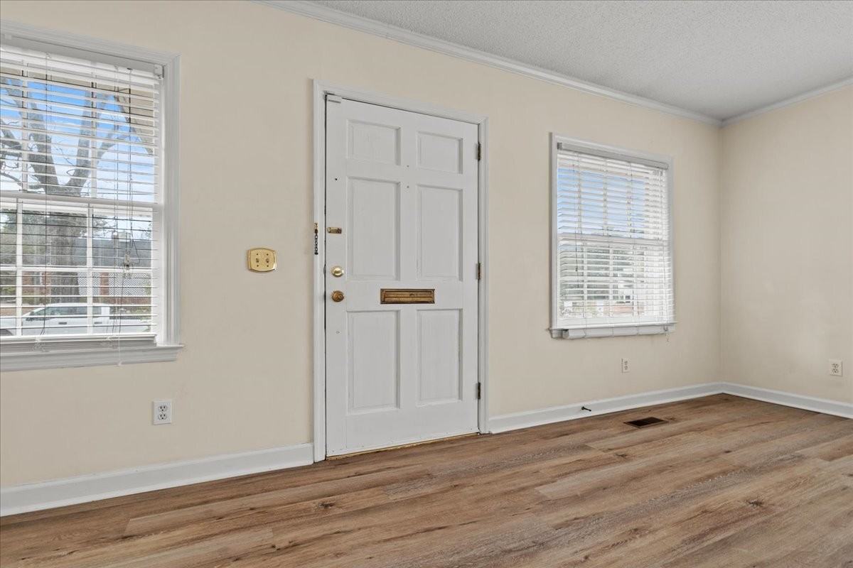 509 Spruce Street - Photo 5 of 33