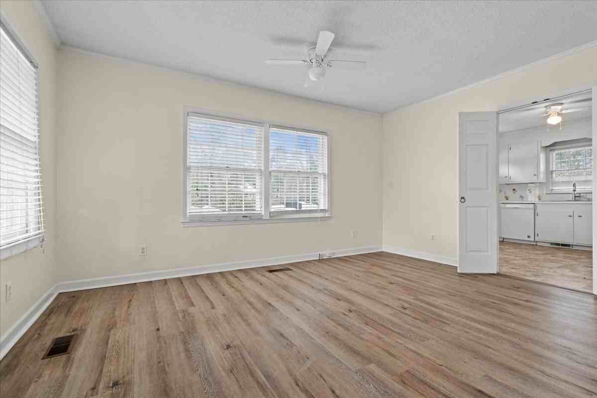 509 Spruce Street - Photo 7 of 33