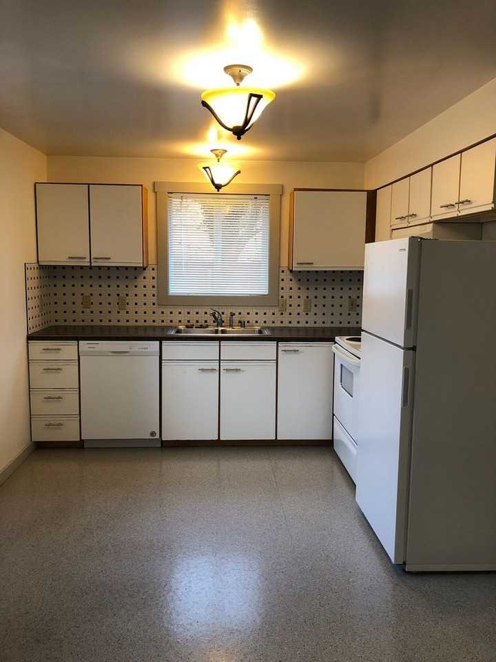 511 E. Chestnut Street - Photo 2 of 9