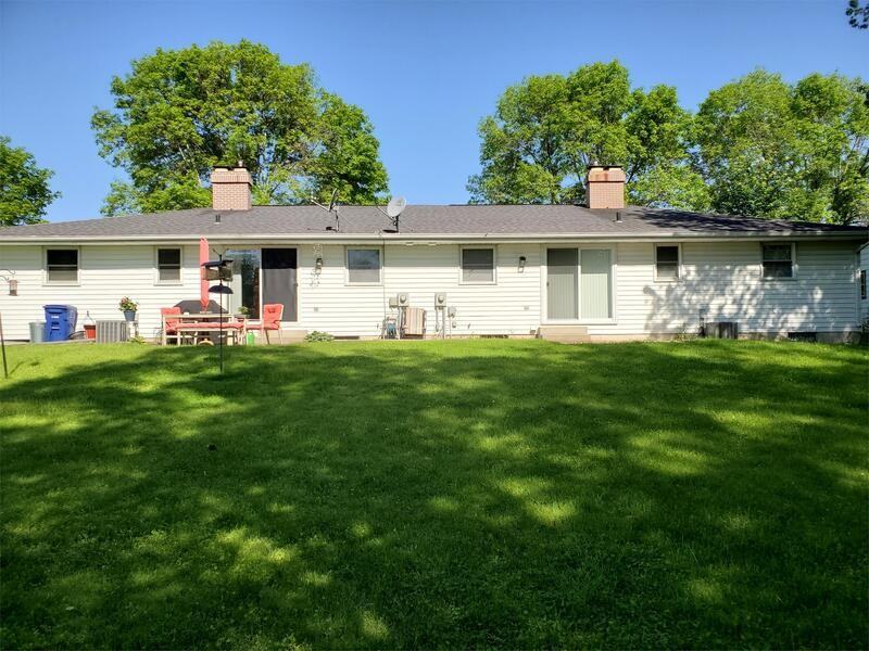 2143 Packerland Dr - Photo 2 of 11