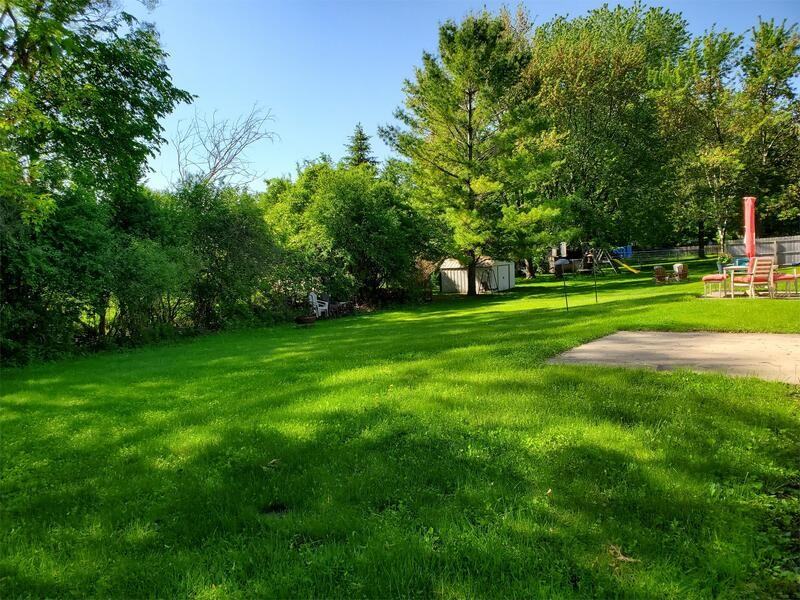 2143 Packerland Dr - Photo 3 of 11