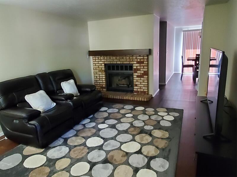 2143 Packerland Dr - Photo 4 of 11