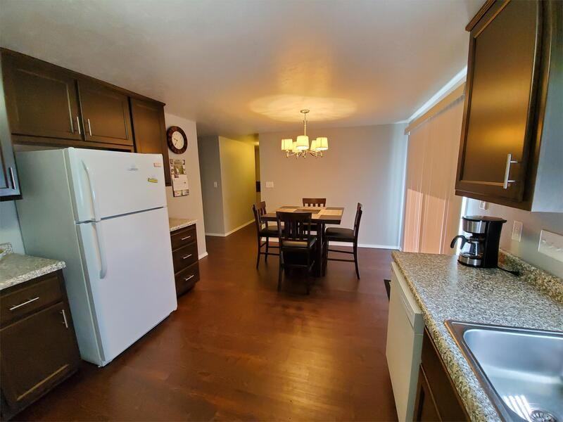 2143 Packerland Dr - Photo 6 of 11