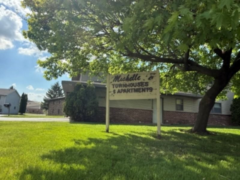 2149 Michelle Ct - Photo 2 of 2