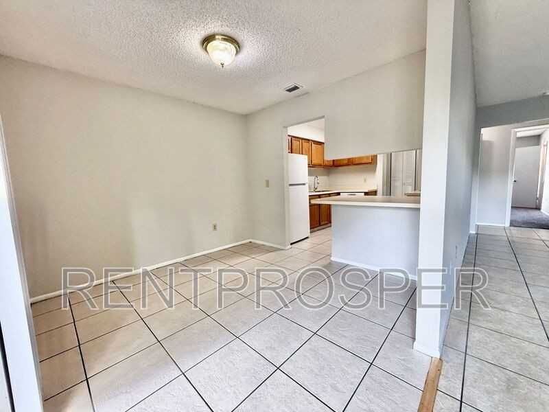 4401 S Semoran Blvd #5 - Photo 6 of 23