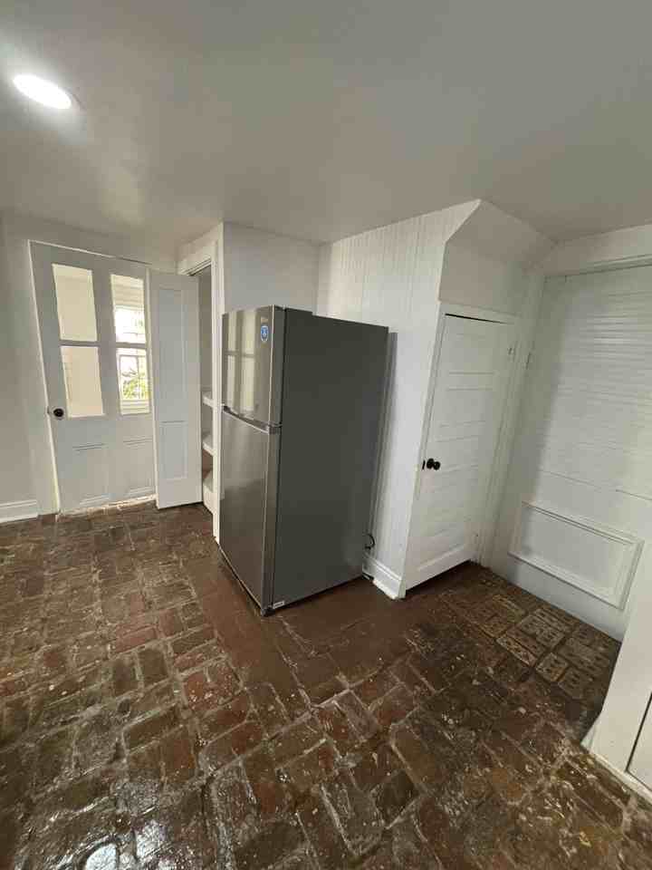 4917 Camp Street - Photo 3 of 9