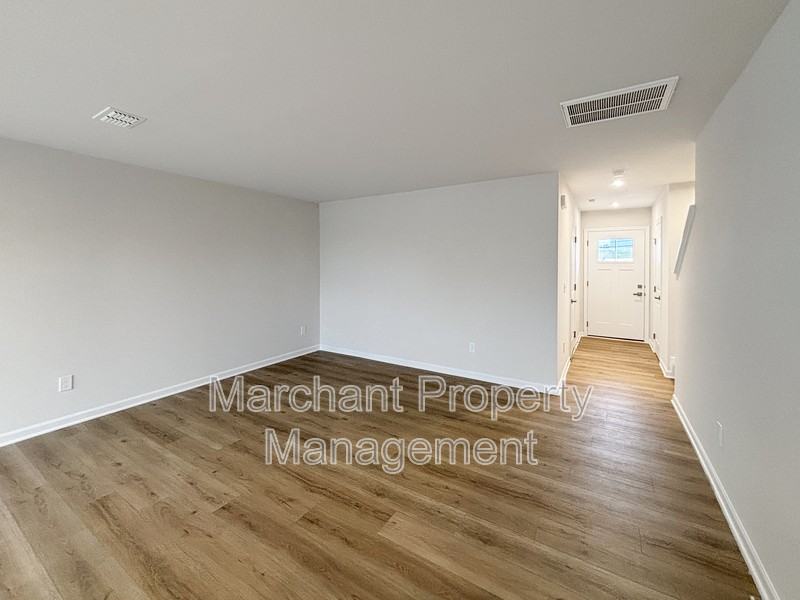 305 Mancini Dr - Photo 4 of 21