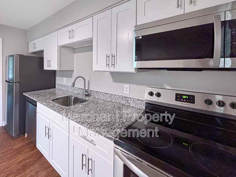 87 Montague Rd #B - Photo 5 of 11