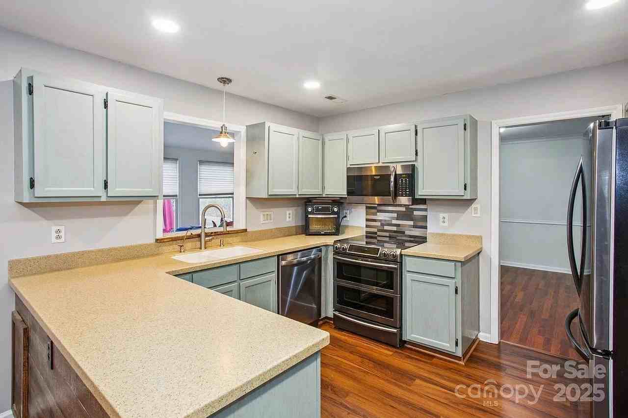 2010 Dembrigh Lane - Photo 4 of 10