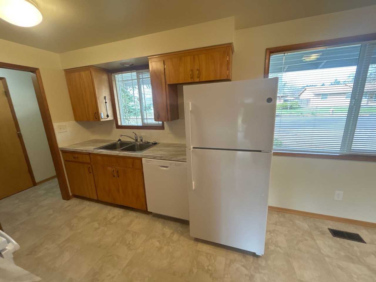 2247 Nw Dixon St - Photo 3 of 24