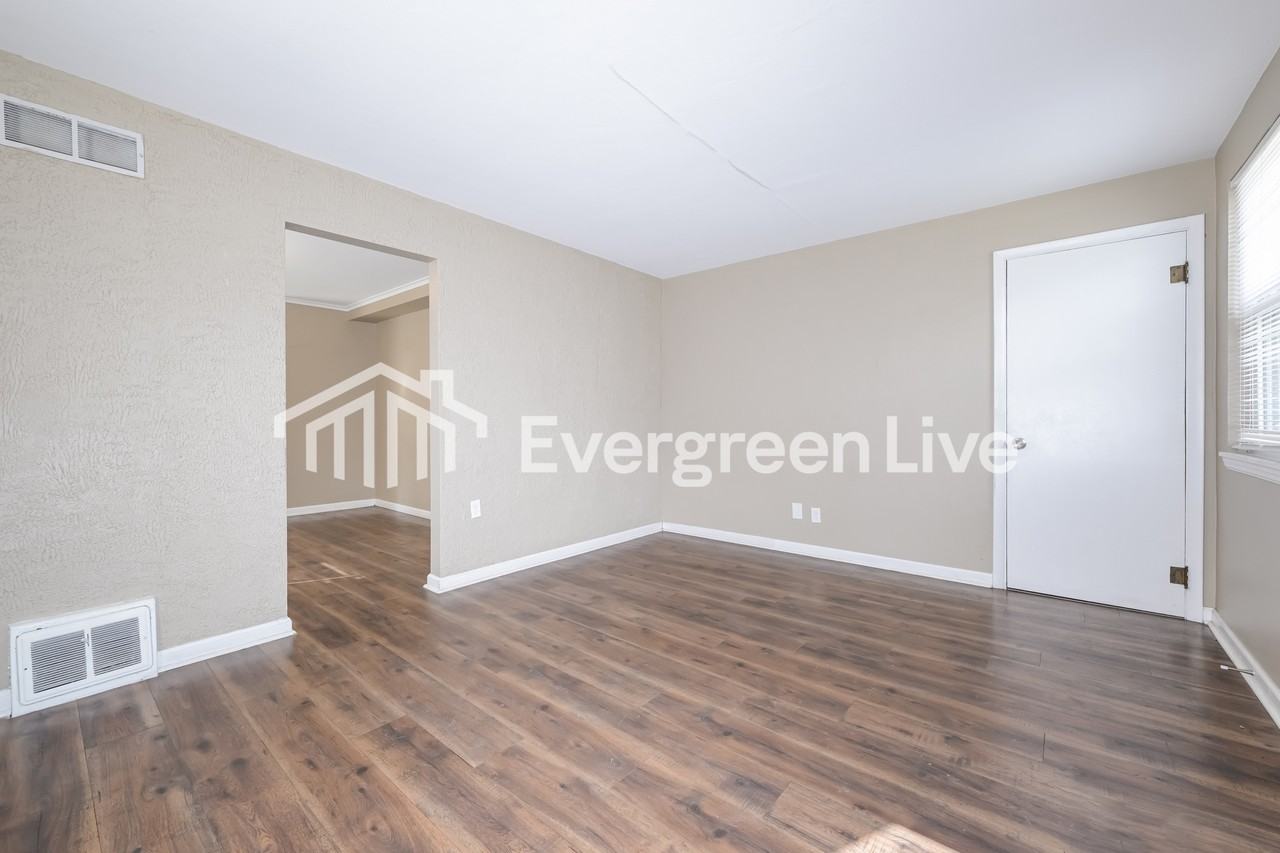 202 Dersam St - Photo 2 of 15