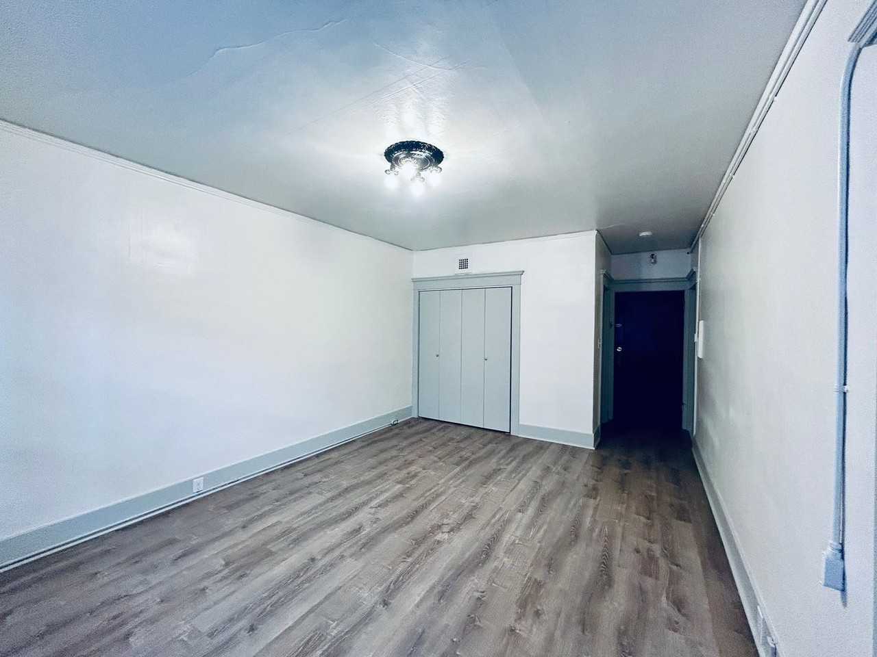 Vradenburg Apartments - Photo 7 of 48