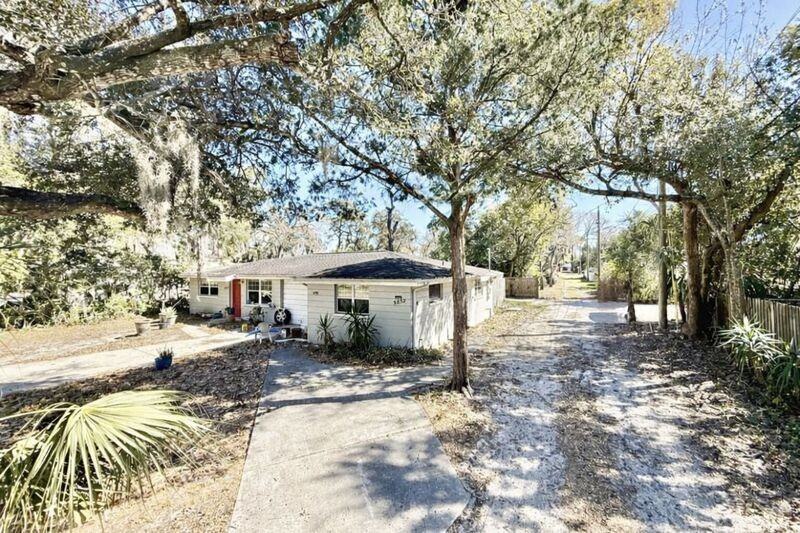 5852 Monroe St - Photo 6 of 37