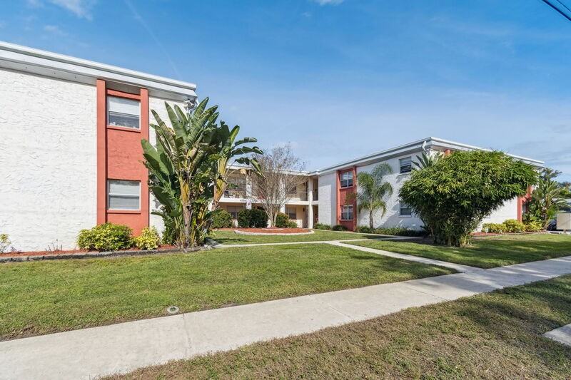 4725 39th Ave N - Photo 4 of 36