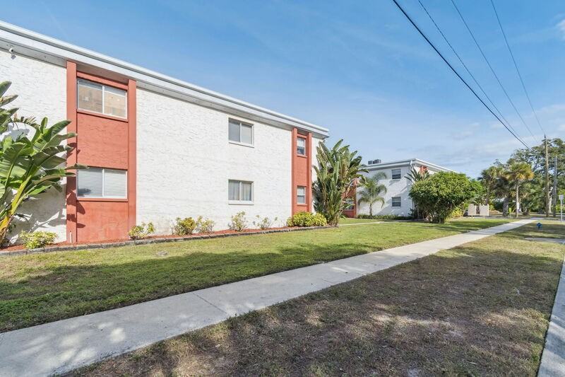 4725 39th Ave N - Photo 5 of 36