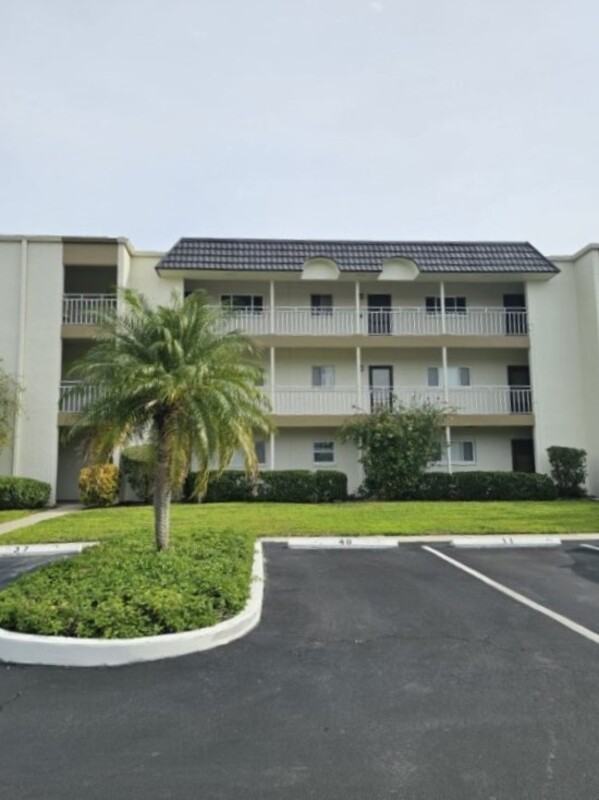 4595 Chancellor St Ne #224 - Photo 4 of 44