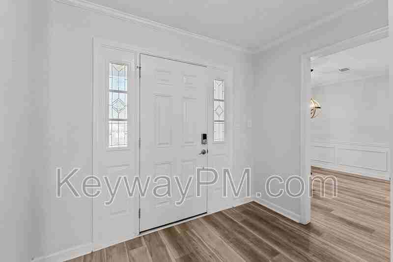 4756 Red Leaf Way - Photo 5 of 28