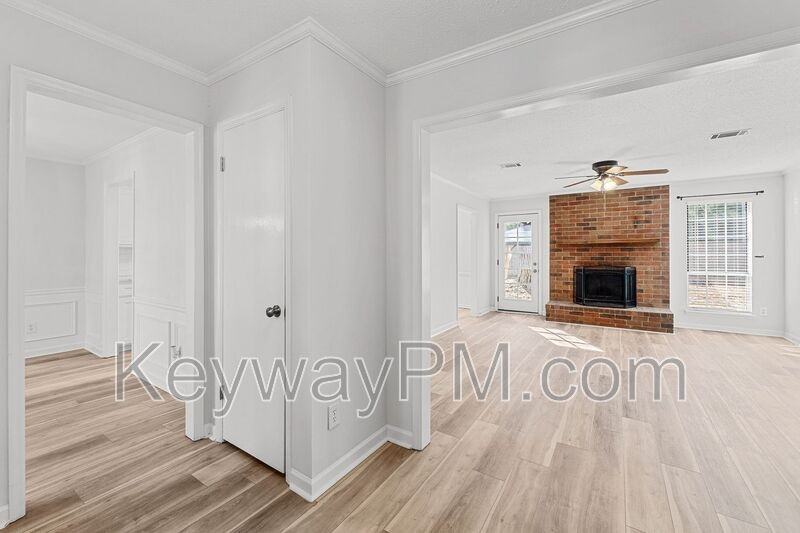 4756 Red Leaf Way - Photo 7 of 28