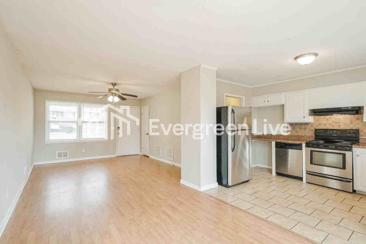 326 Serpentine Dr - Photo 4 of 15