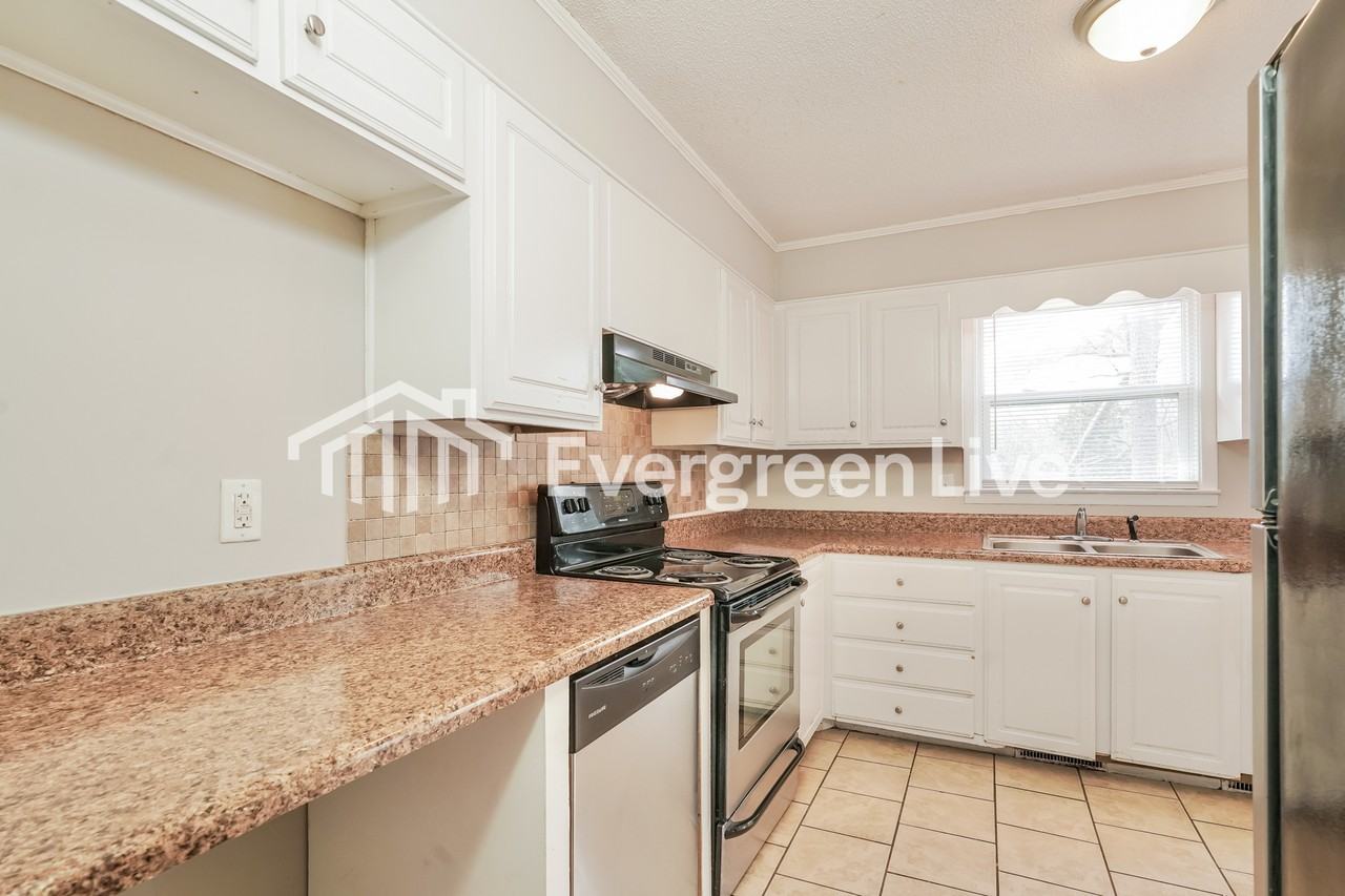 326 Serpentine Dr - Photo 5 of 15