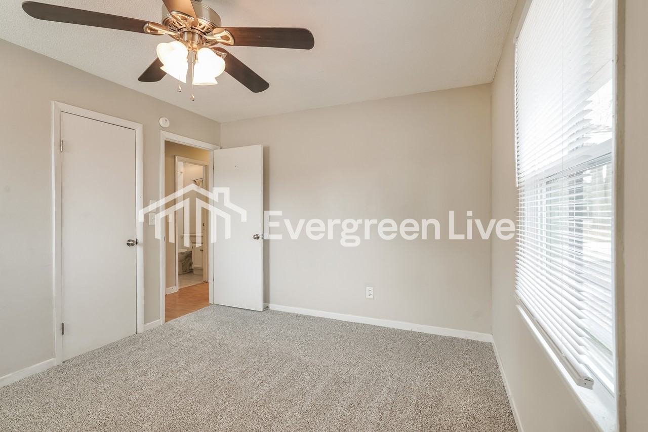 326 Serpentine Dr - Photo 7 of 15