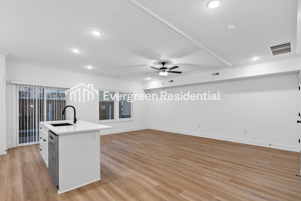 8225 N Berkley Ave - Photo 4 of 17