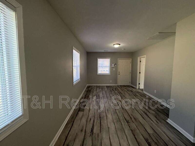 2030 Houston St - Photo 4 of 21