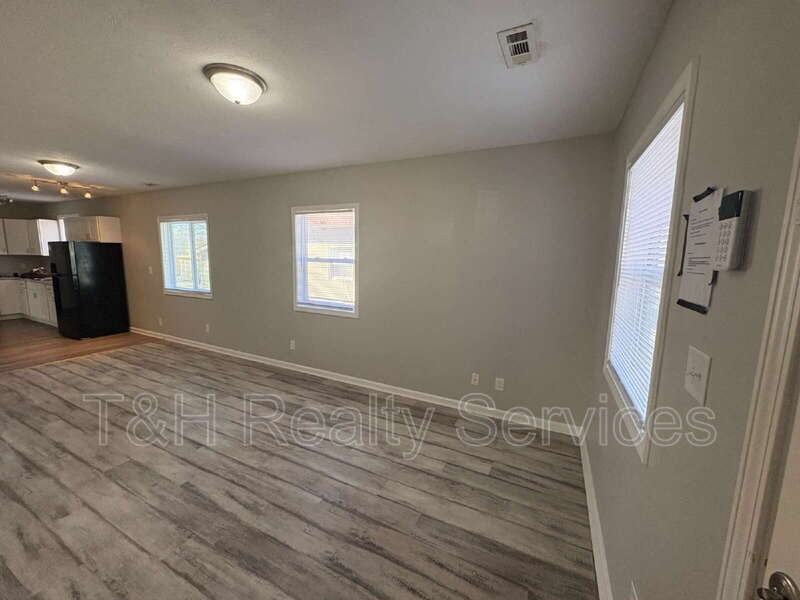 2030 Houston St - Photo 5 of 21